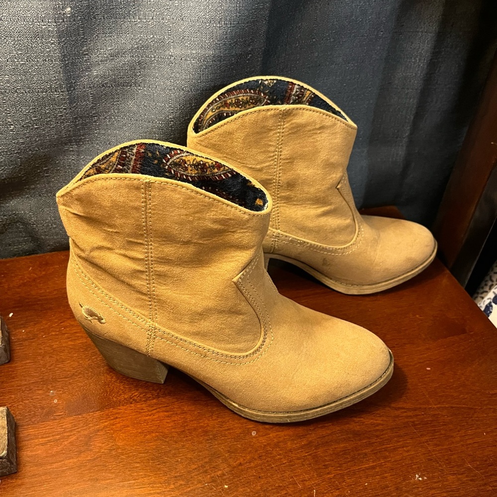 Women’s size 7 Rocketdog boots